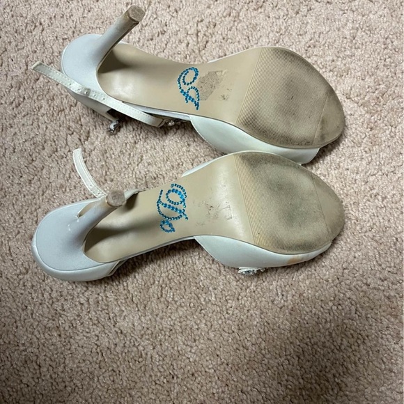 David’s Bridal platform heel, size 8.5 - Picture 4 of 5